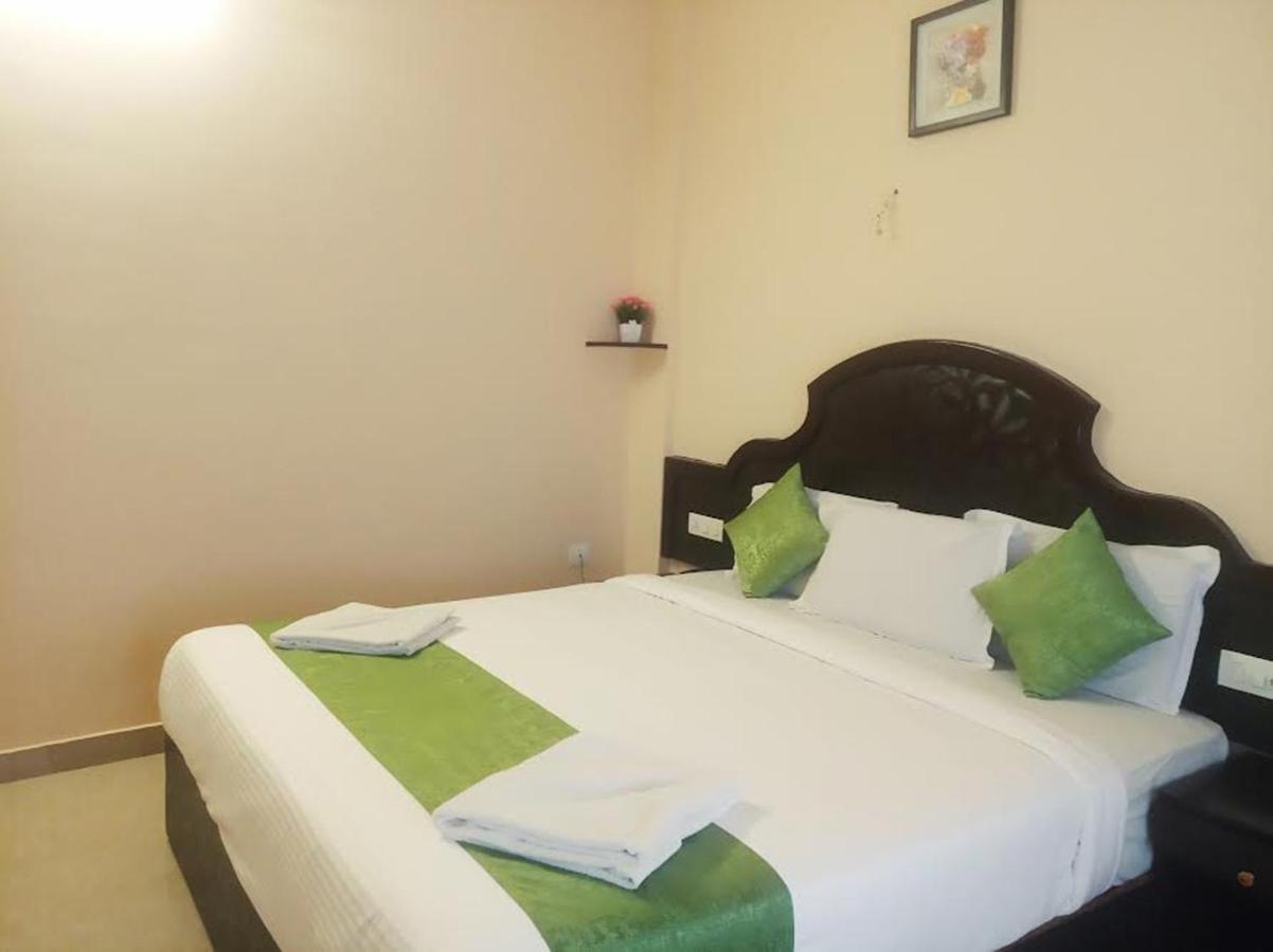 Ebenezer Plaza Hotel Nedumbassery Eksteriør billede