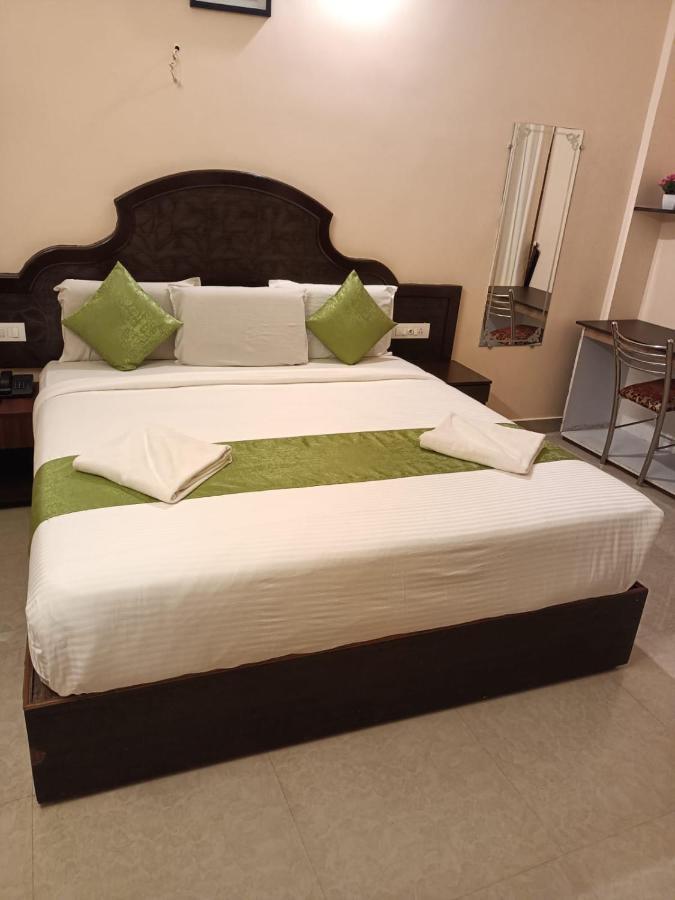 Ebenezer Plaza Hotel Nedumbassery Eksteriør billede