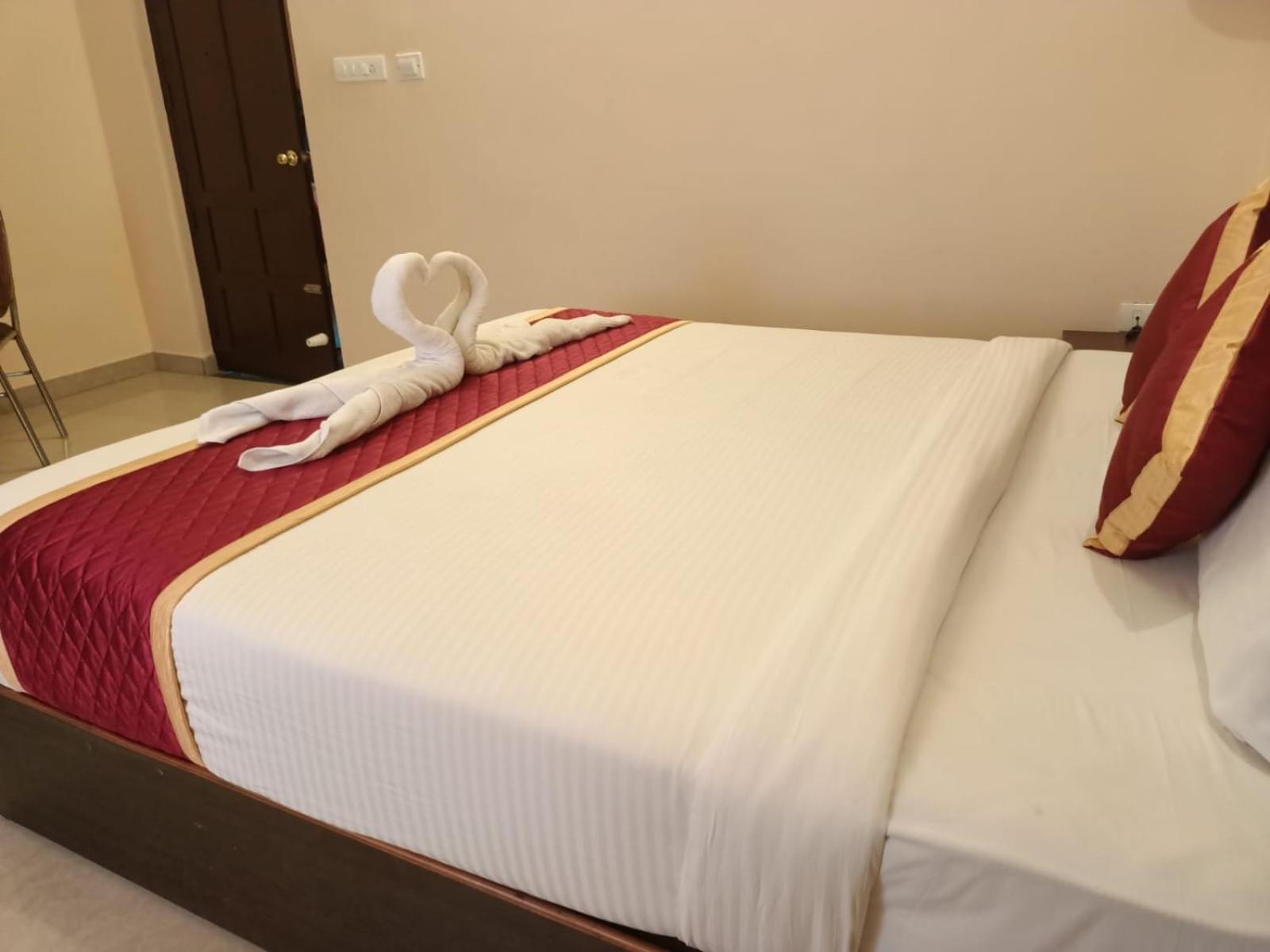 Ebenezer Plaza Hotel Nedumbassery Eksteriør billede