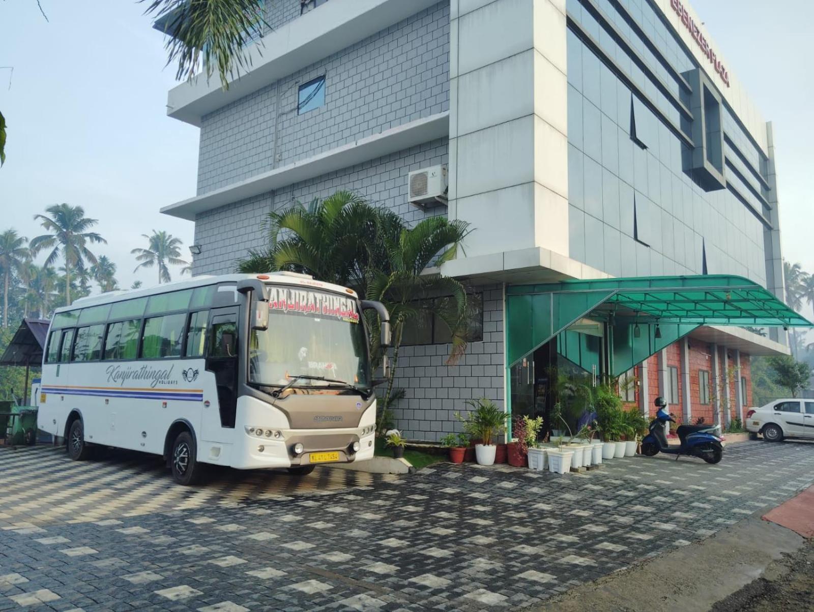Ebenezer Plaza Hotel Nedumbassery Eksteriør billede