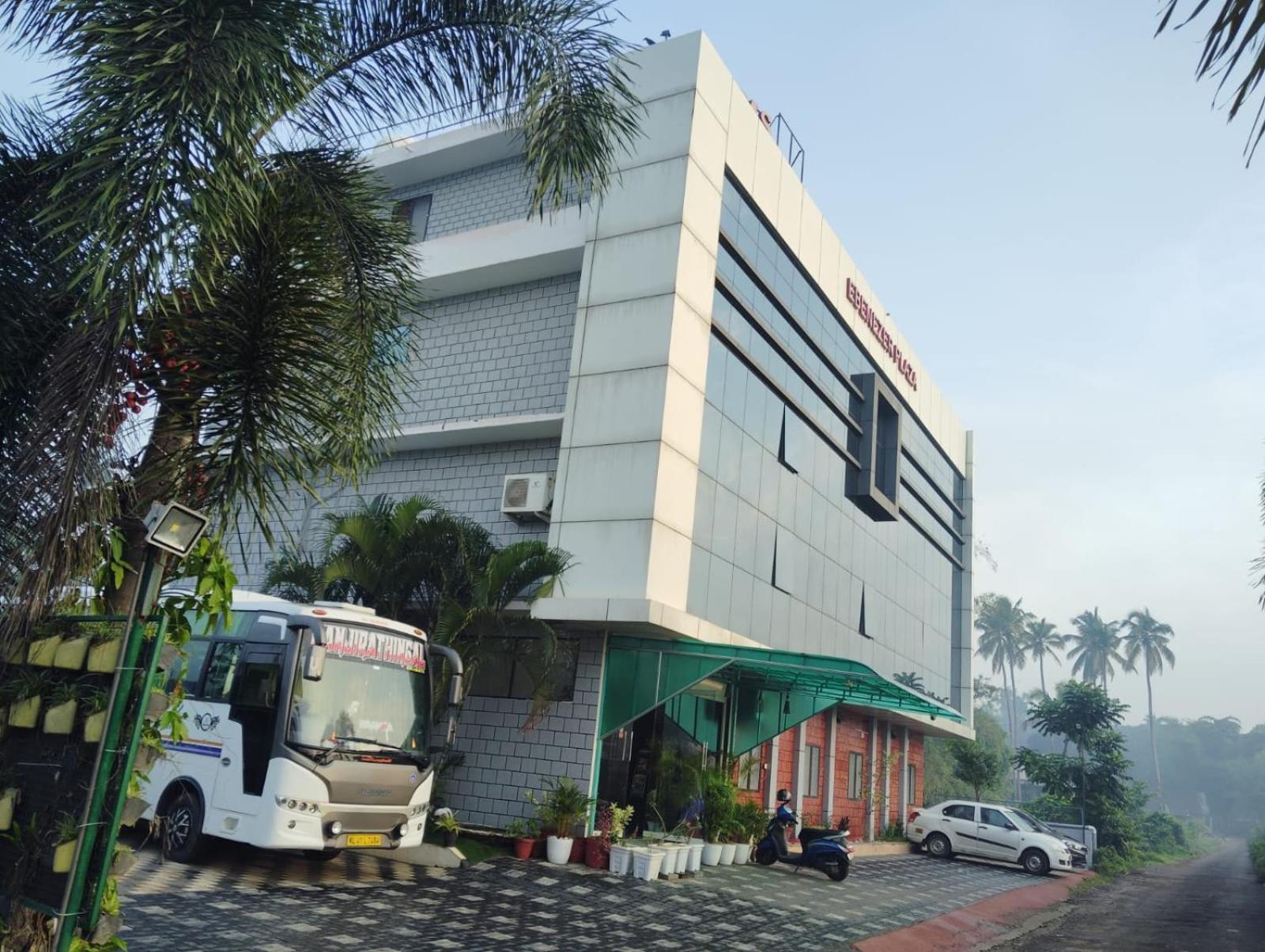 Ebenezer Plaza Hotel Nedumbassery Eksteriør billede