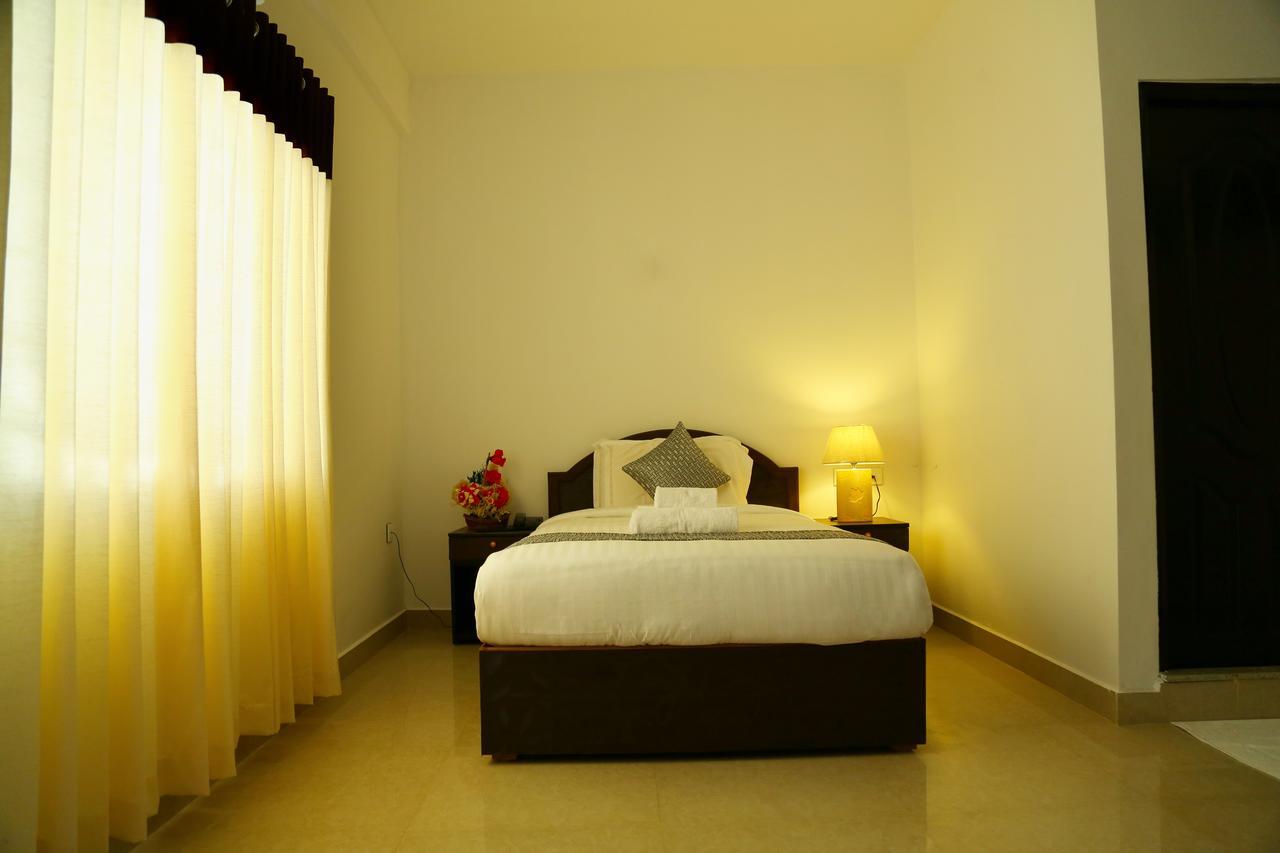 Ebenezer Plaza Hotel Nedumbassery Eksteriør billede