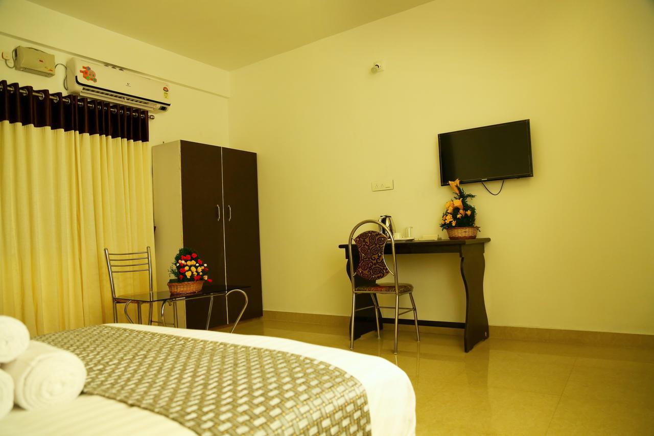 Ebenezer Plaza Hotel Nedumbassery Eksteriør billede