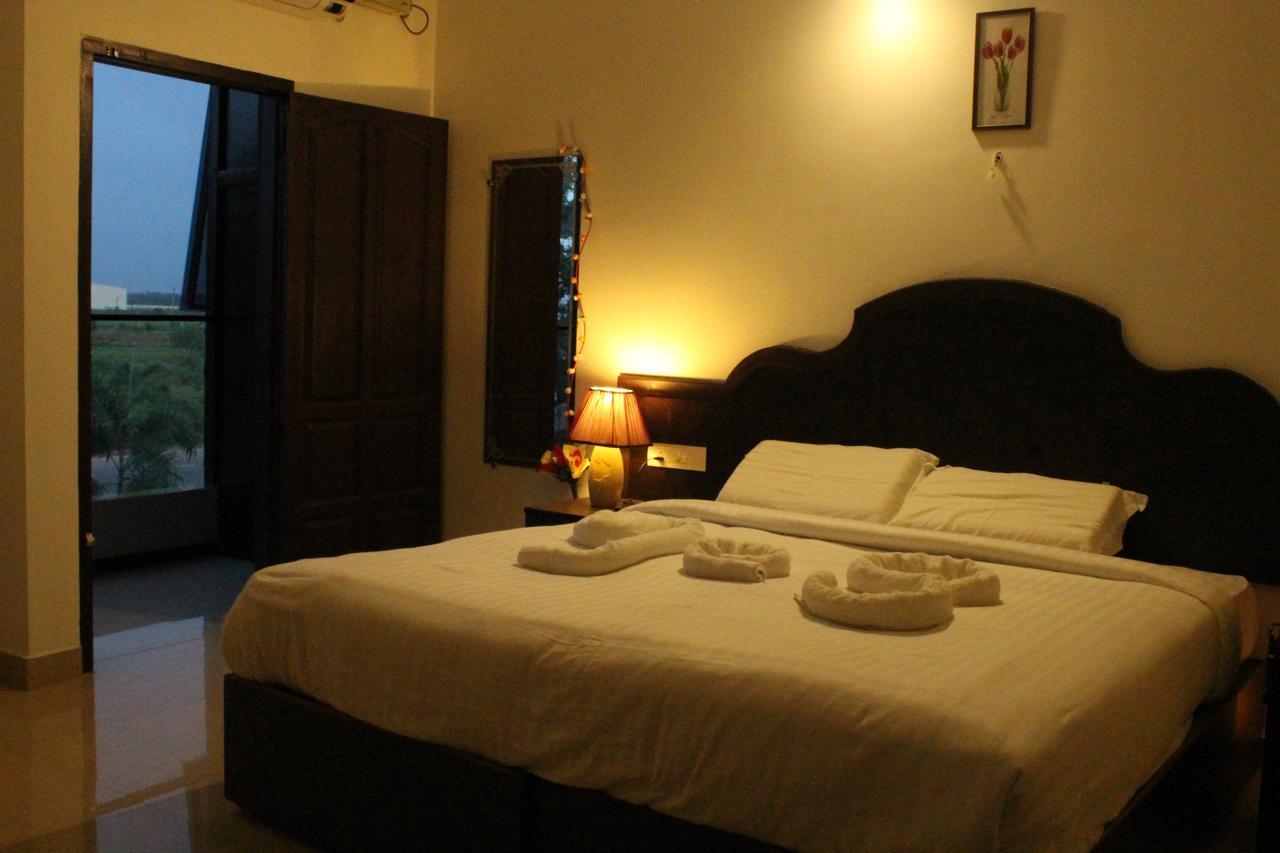 Ebenezer Plaza Hotel Nedumbassery Eksteriør billede