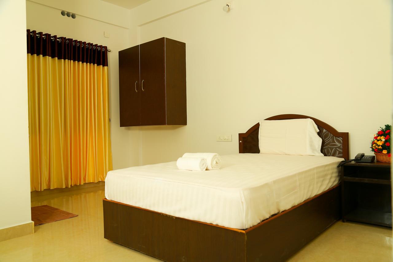 Ebenezer Plaza Hotel Nedumbassery Eksteriør billede