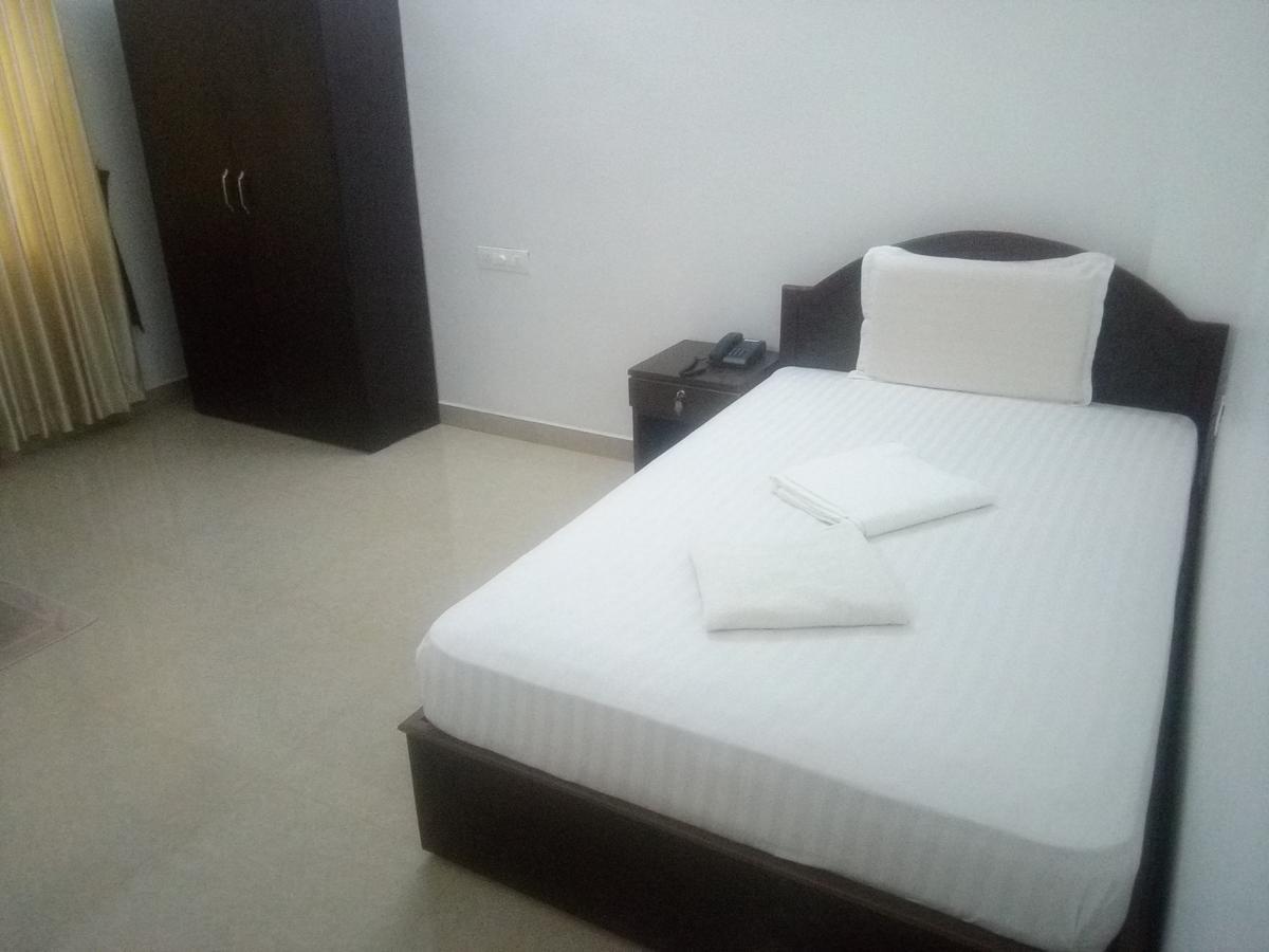 Ebenezer Plaza Hotel Nedumbassery Eksteriør billede