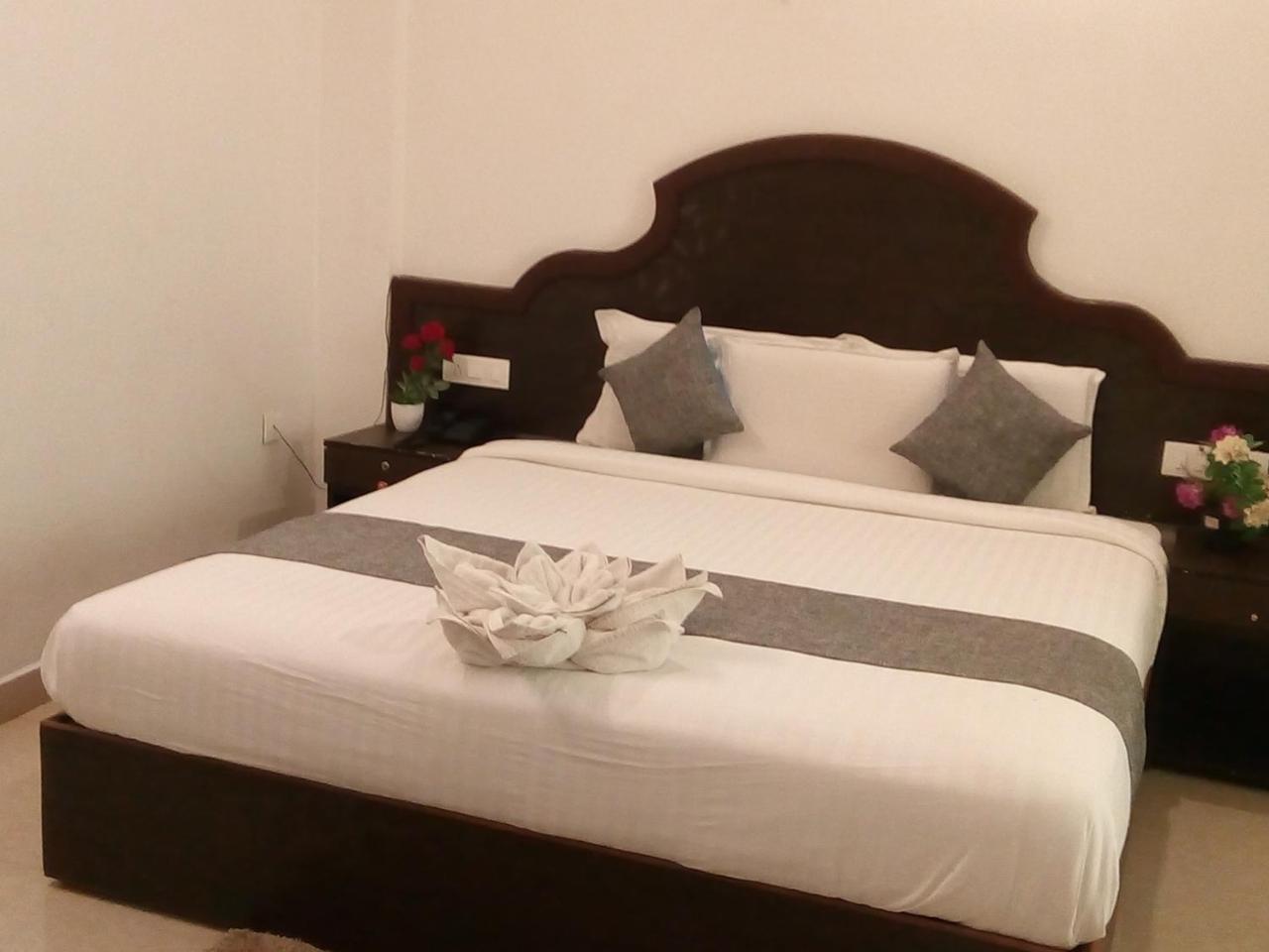 Ebenezer Plaza Hotel Nedumbassery Eksteriør billede