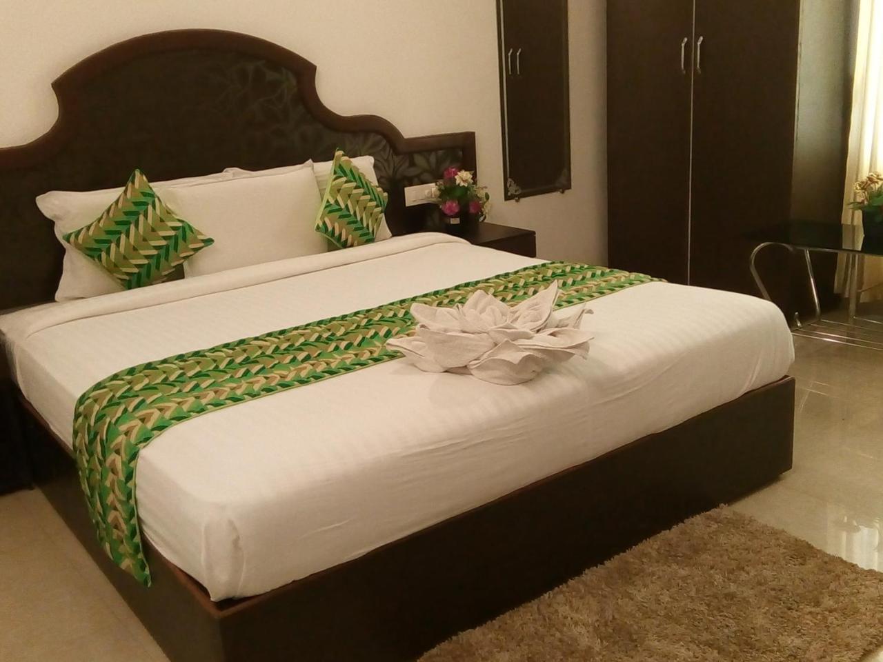 Ebenezer Plaza Hotel Nedumbassery Eksteriør billede