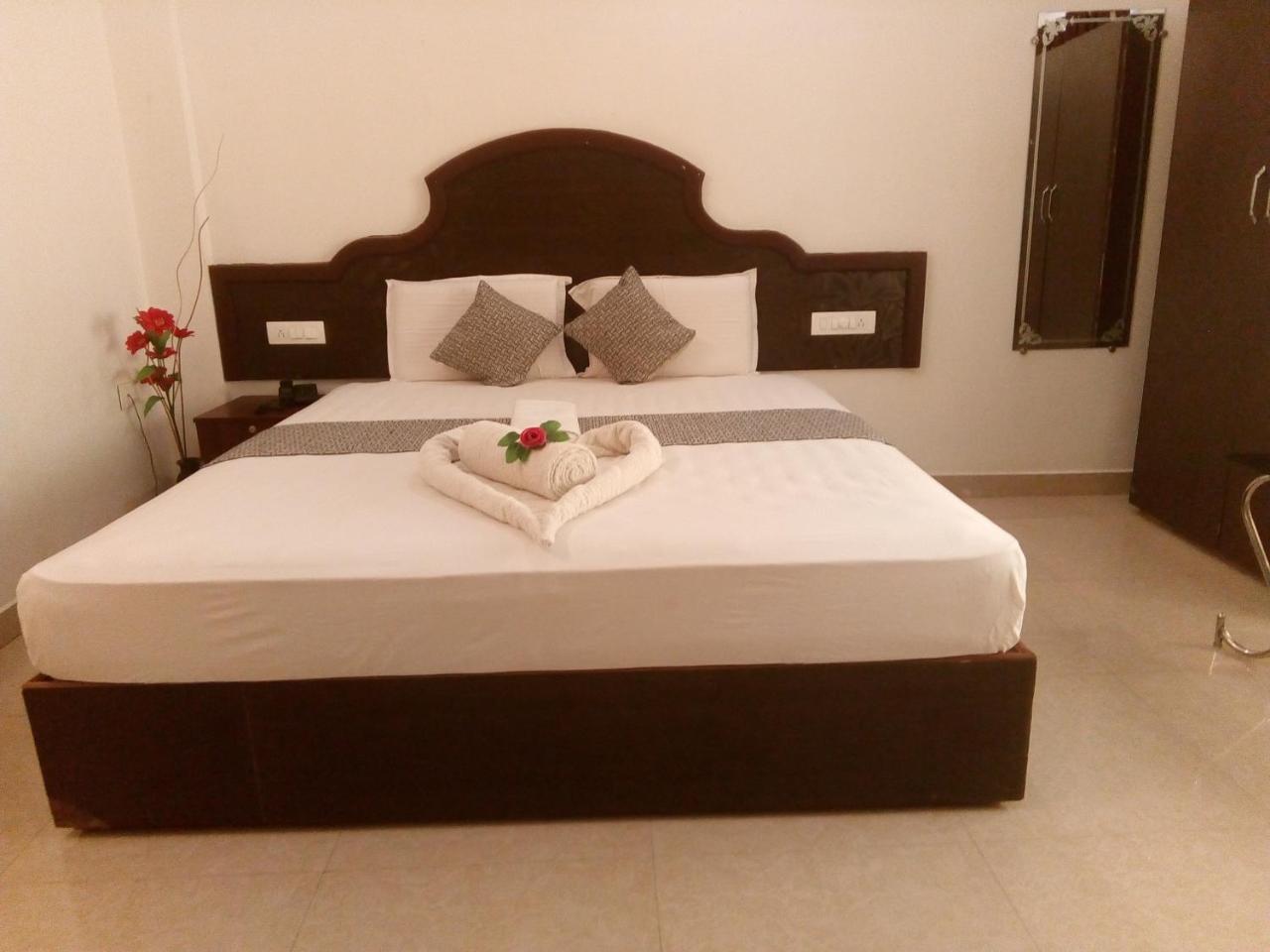 Ebenezer Plaza Hotel Nedumbassery Eksteriør billede