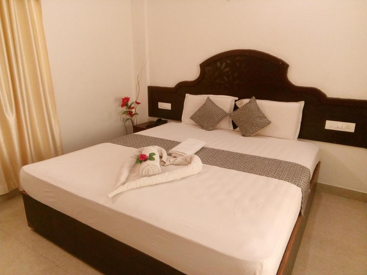 Ebenezer Plaza Hotel Nedumbassery Eksteriør billede