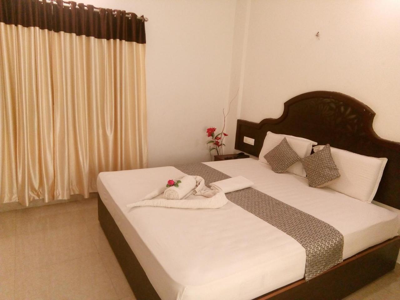Ebenezer Plaza Hotel Nedumbassery Eksteriør billede